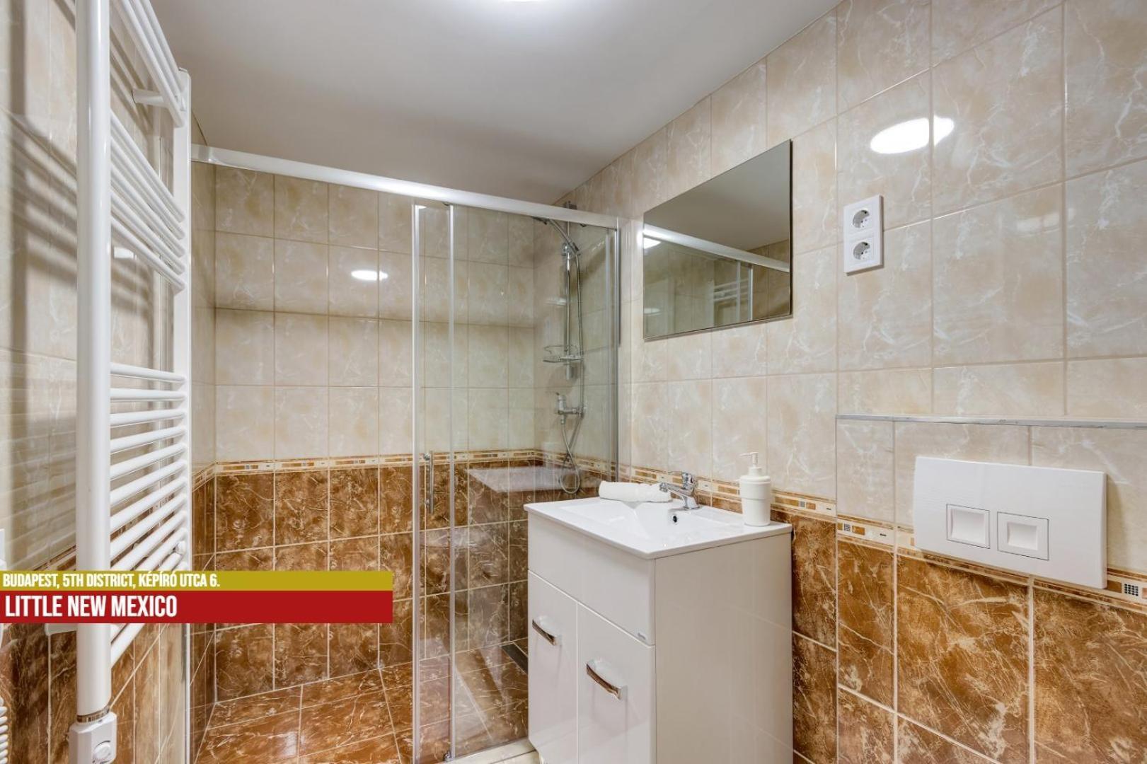Little Americas Main Street Apartments บูดาเปสต์ ภายนอก รูปภาพ