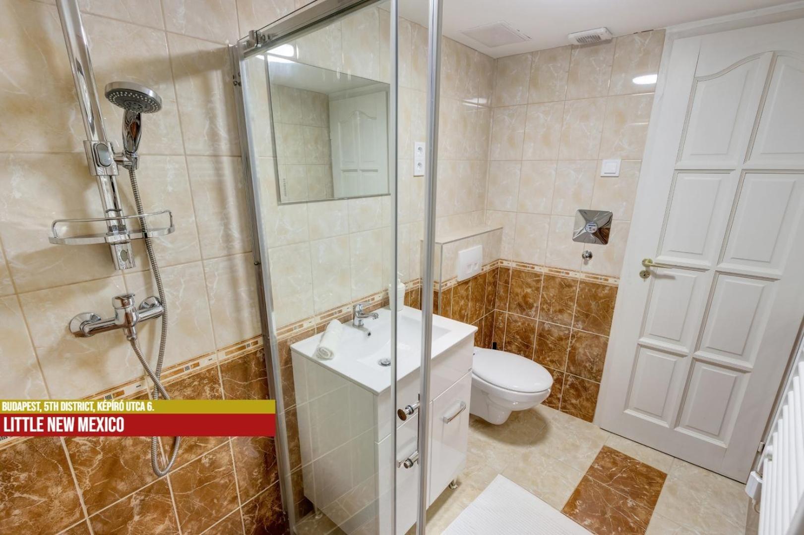 Little Americas Main Street Apartments บูดาเปสต์ ภายนอก รูปภาพ