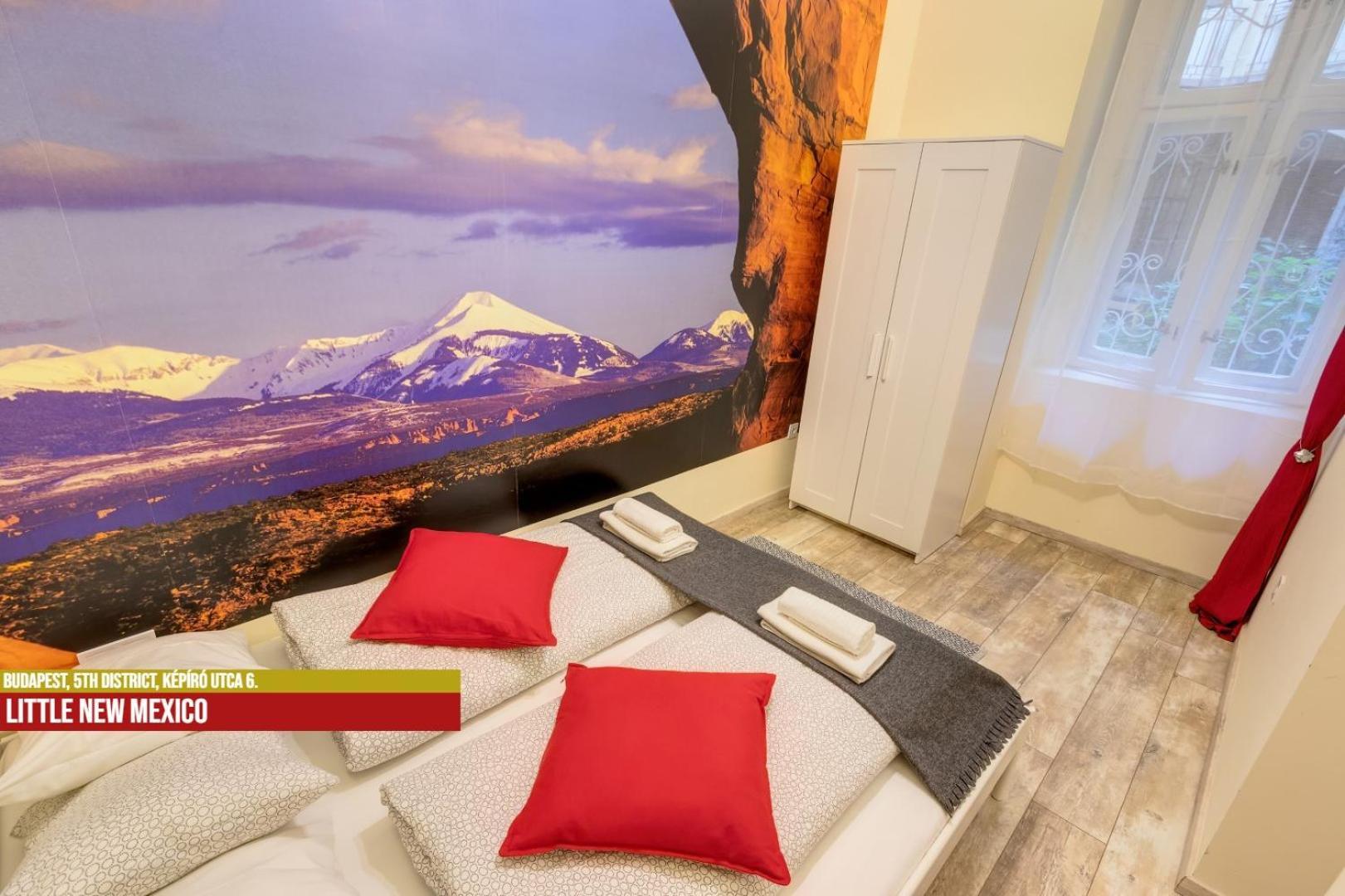 Little Americas Main Street Apartments บูดาเปสต์ ภายนอก รูปภาพ