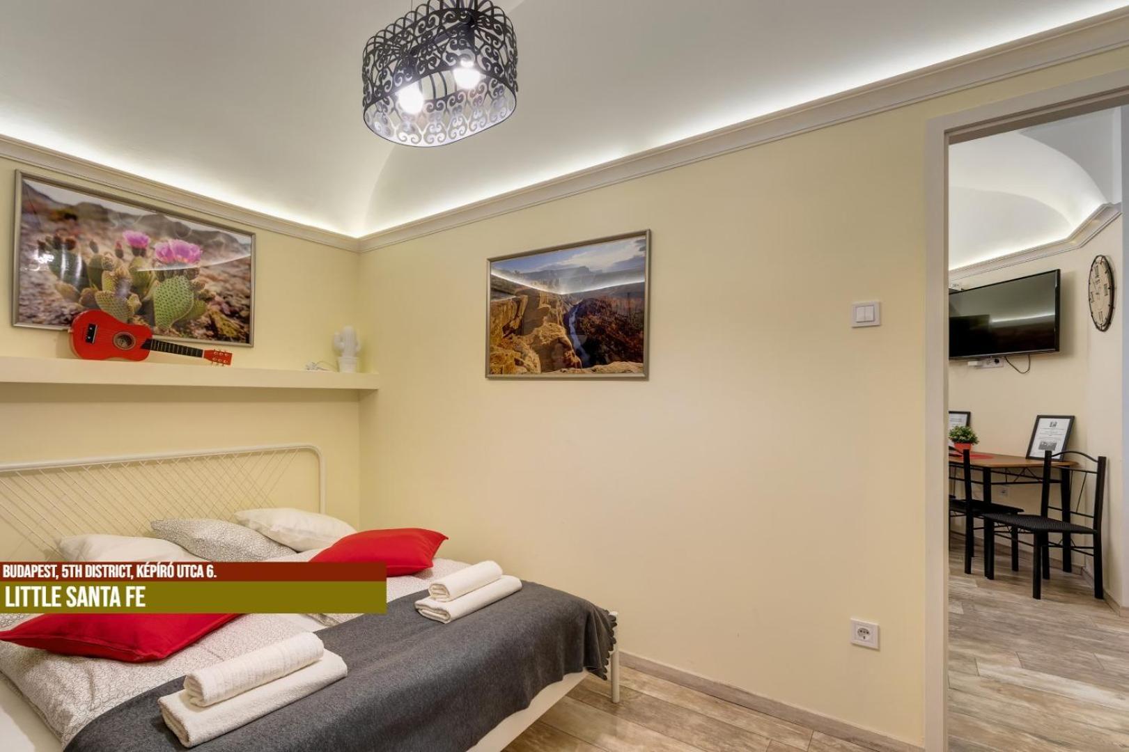 Little Americas Main Street Apartments บูดาเปสต์ ภายนอก รูปภาพ
