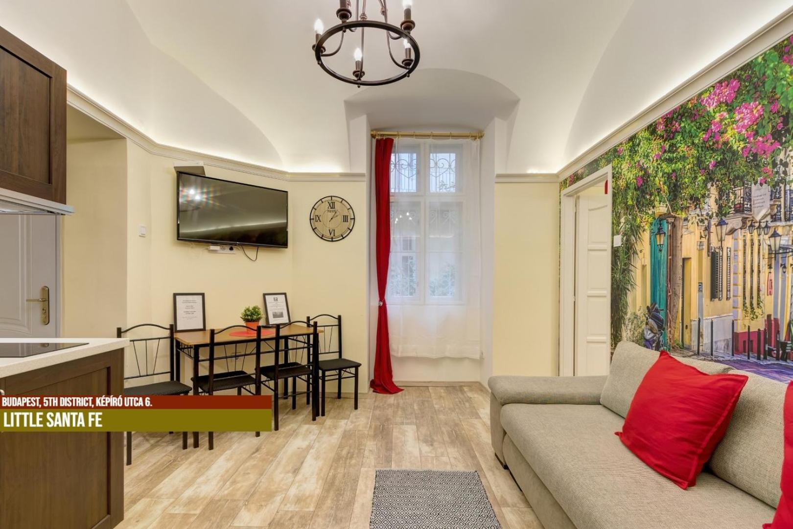 Little Americas Main Street Apartments บูดาเปสต์ ภายนอก รูปภาพ