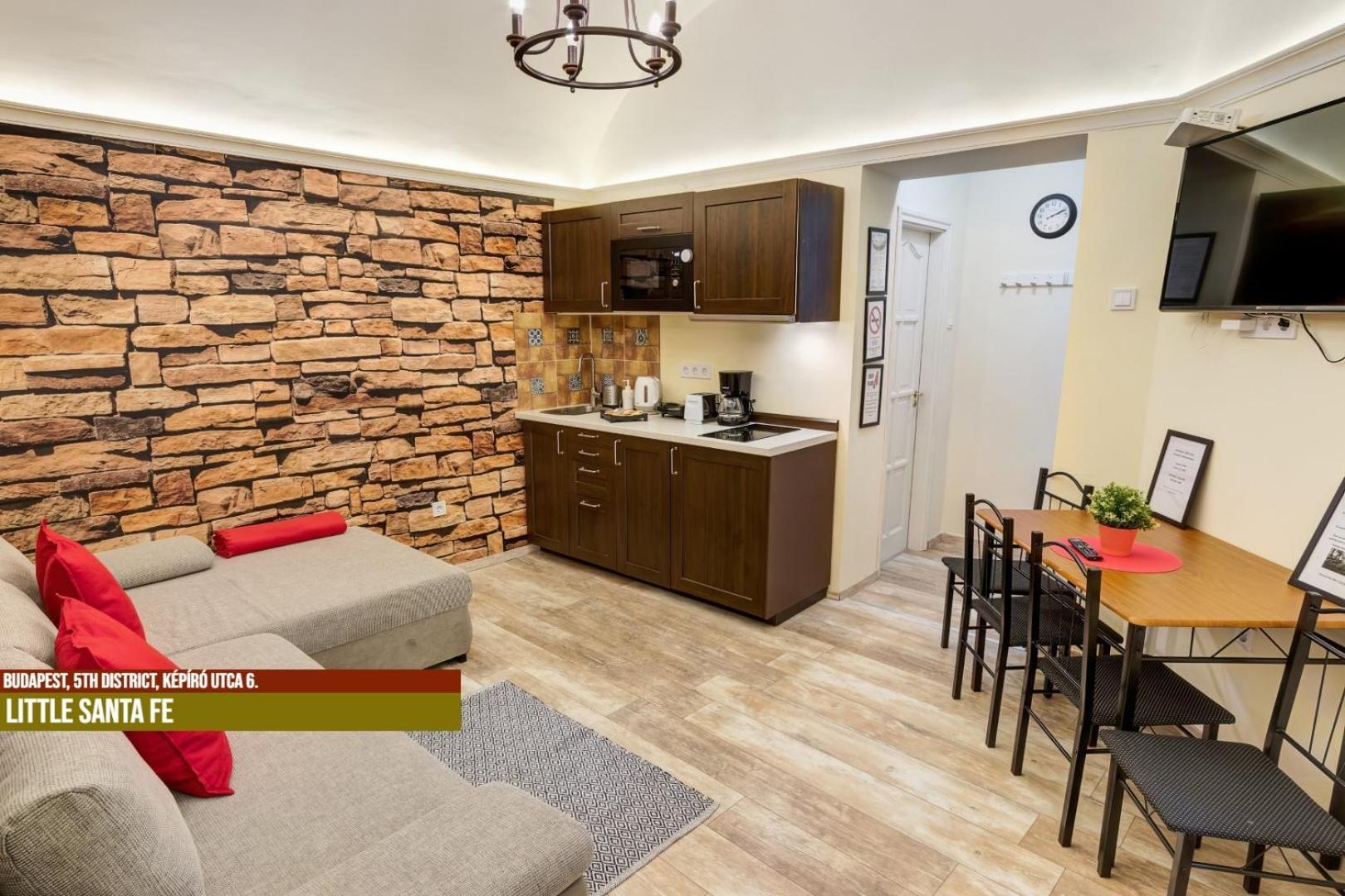 Little Americas Main Street Apartments บูดาเปสต์ ภายนอก รูปภาพ