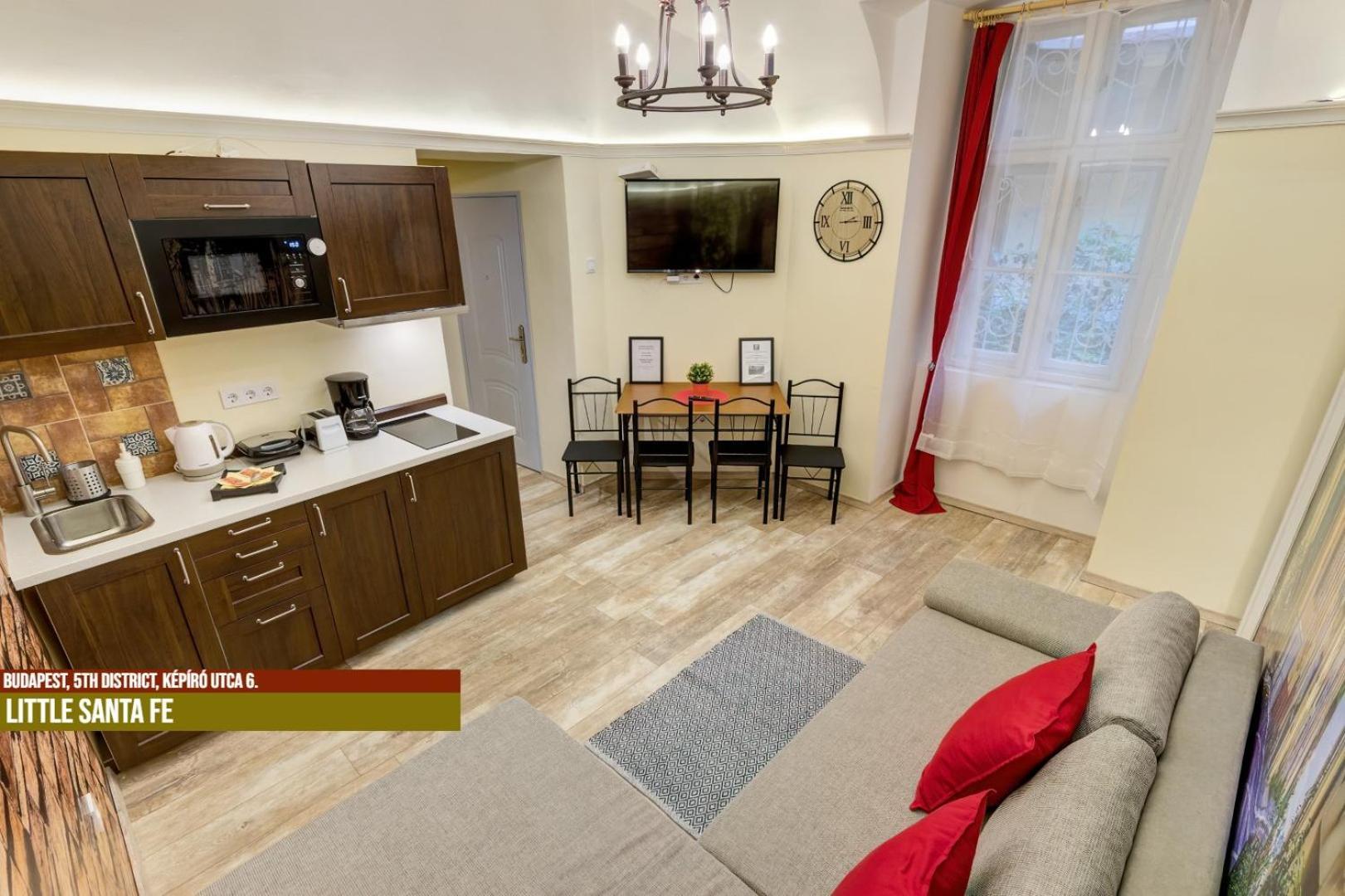 Little Americas Main Street Apartments บูดาเปสต์ ภายนอก รูปภาพ