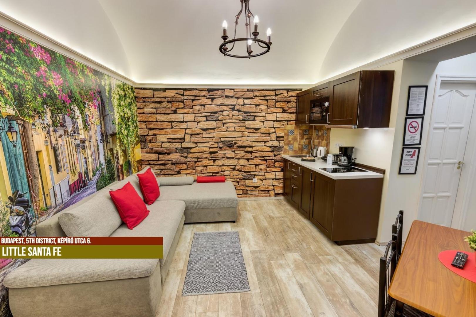 Little Americas Main Street Apartments บูดาเปสต์ ภายนอก รูปภาพ