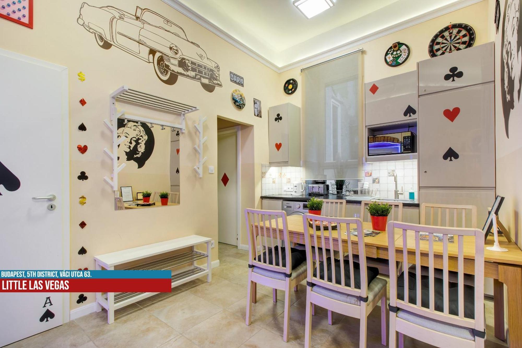 Little Americas Main Street Apartments บูดาเปสต์ ภายนอก รูปภาพ