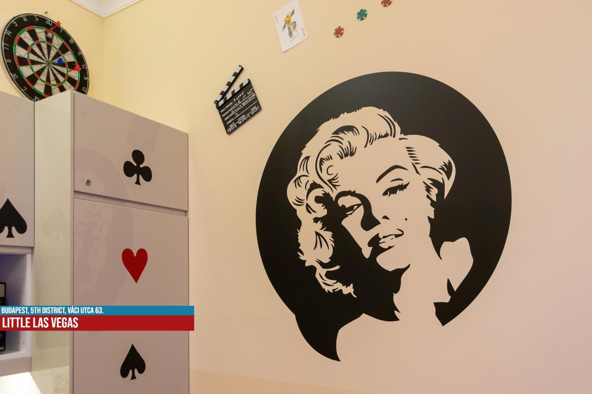 Little Americas Main Street Apartments บูดาเปสต์ ภายนอก รูปภาพ