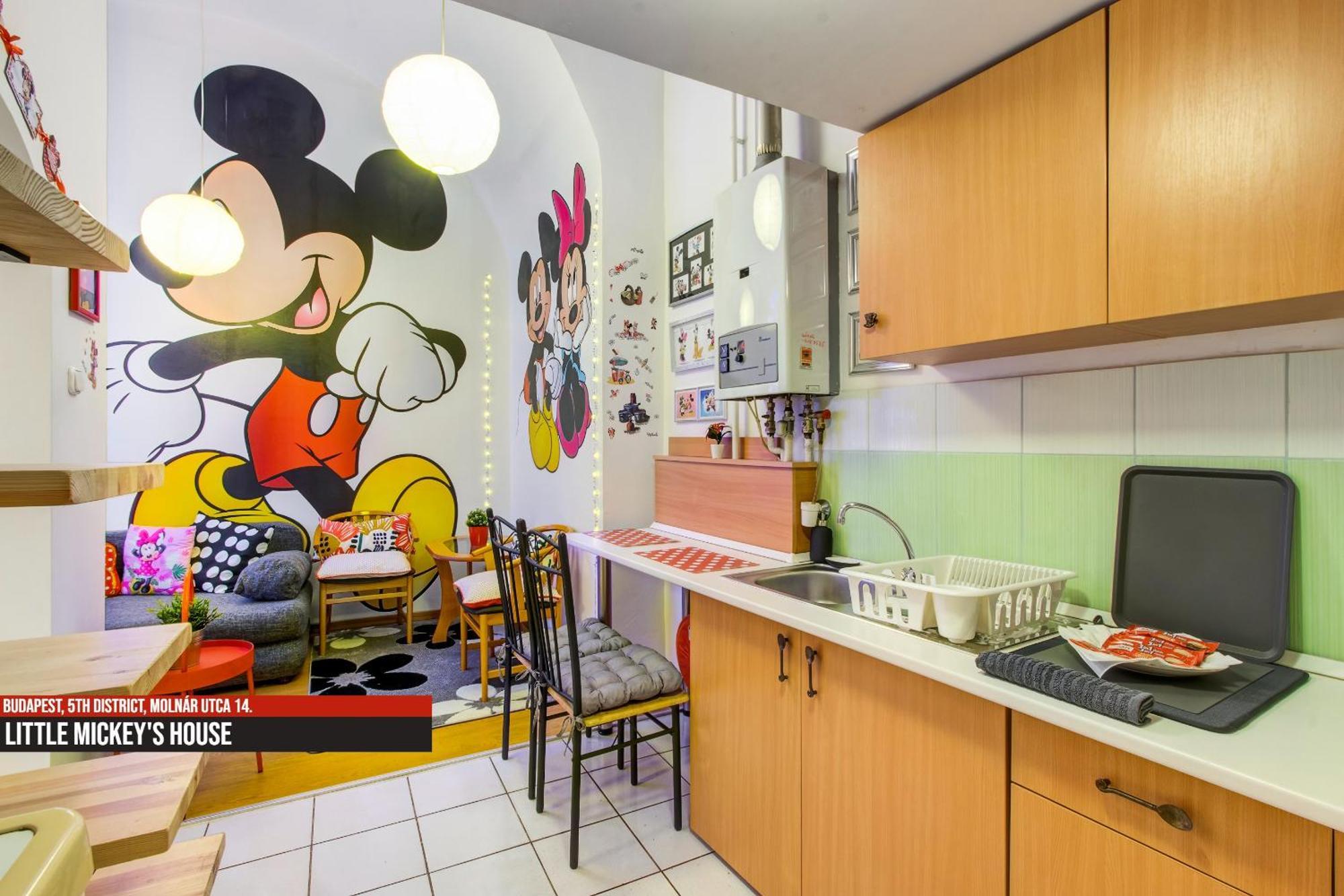 Little Americas Main Street Apartments บูดาเปสต์ ภายนอก รูปภาพ