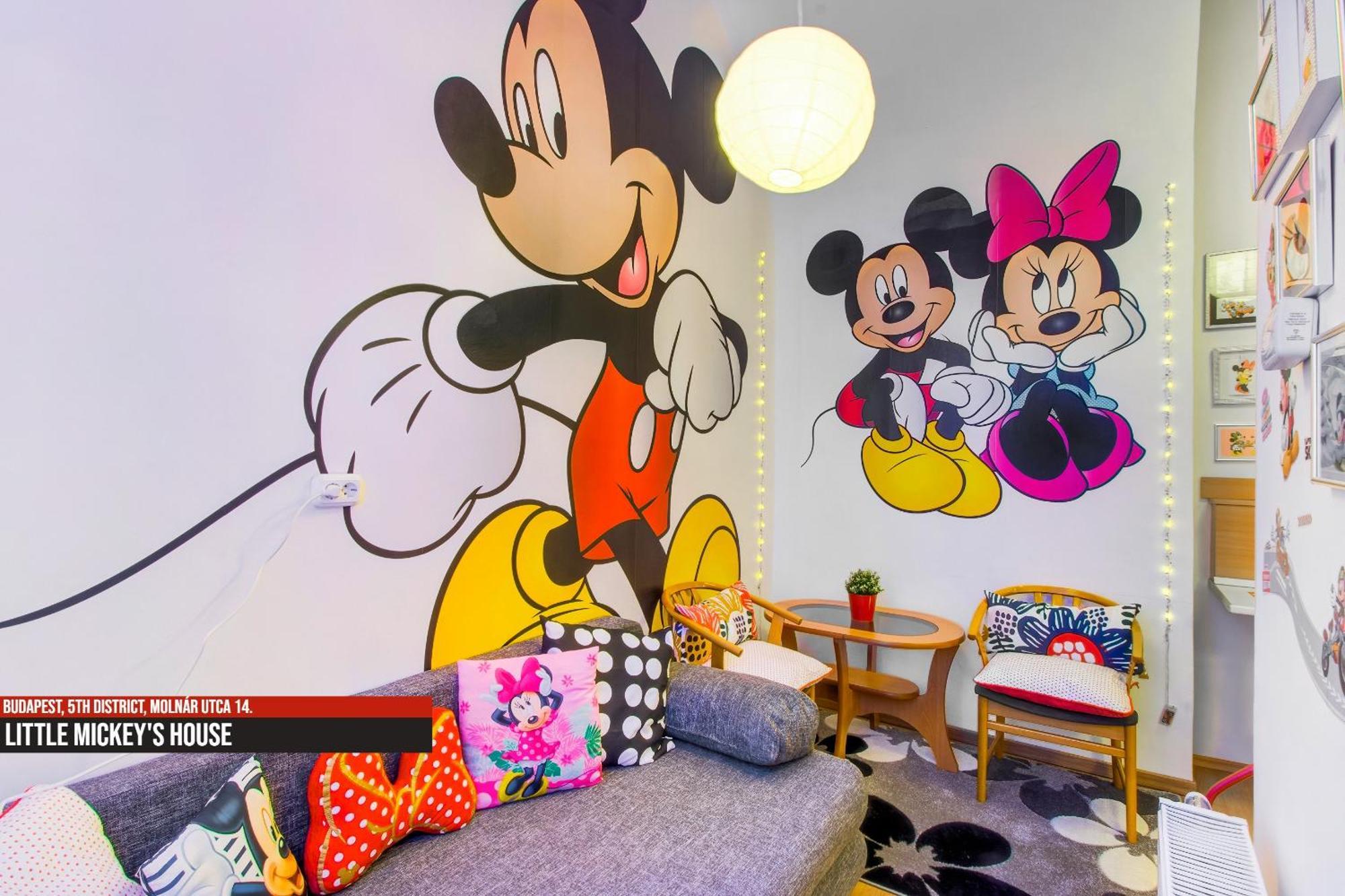 Little Americas Main Street Apartments บูดาเปสต์ ภายนอก รูปภาพ