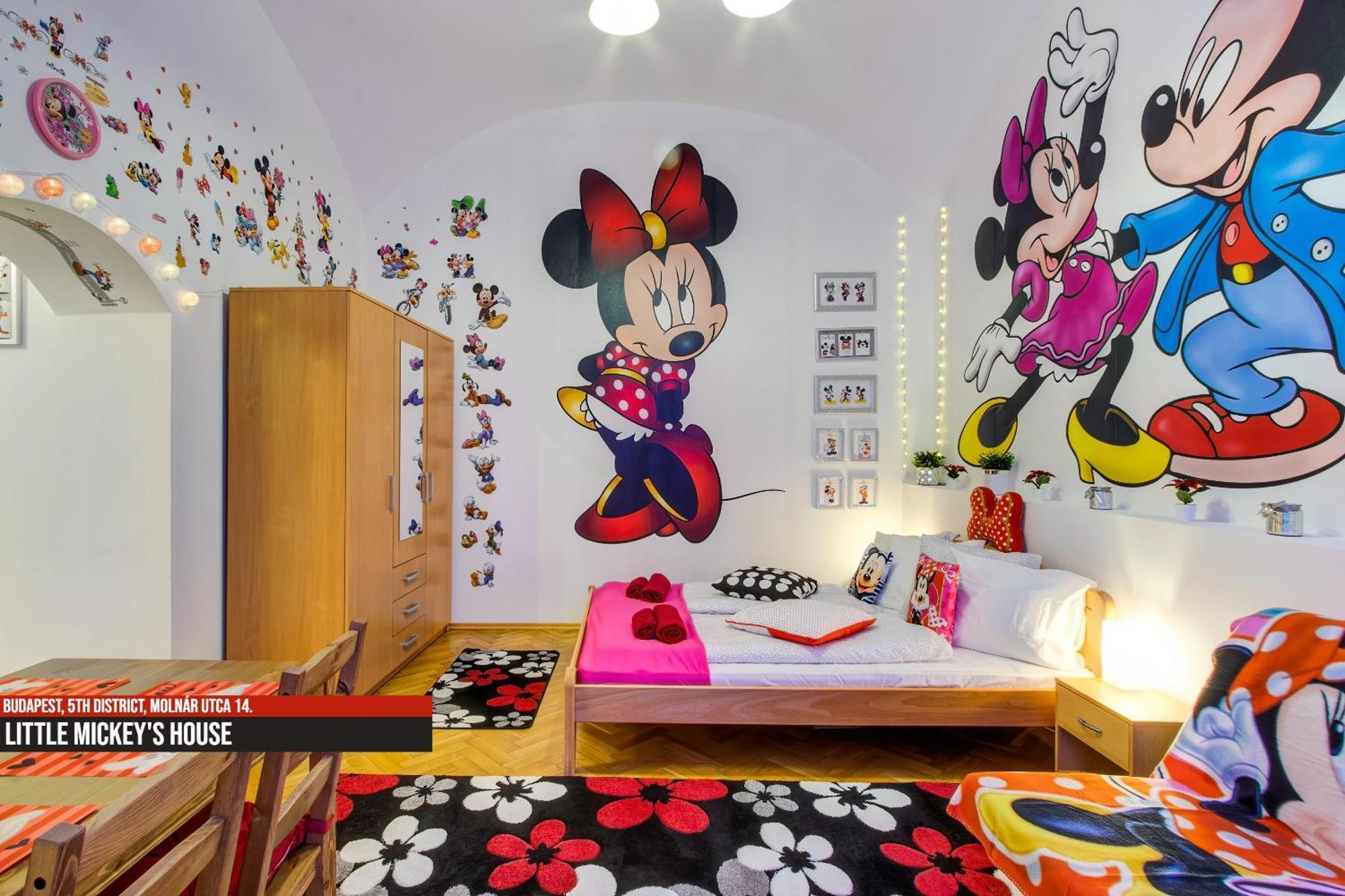 Little Americas Main Street Apartments บูดาเปสต์ ภายนอก รูปภาพ