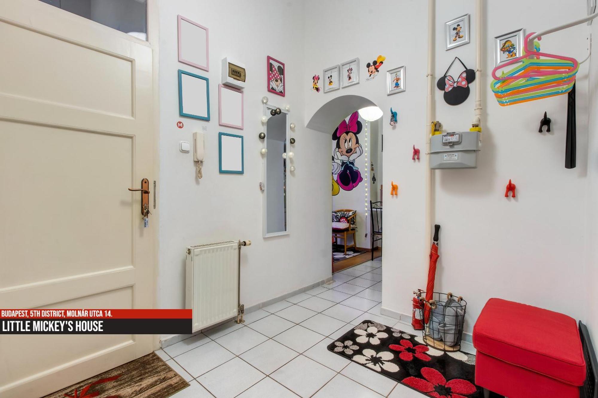 Little Americas Main Street Apartments บูดาเปสต์ ภายนอก รูปภาพ