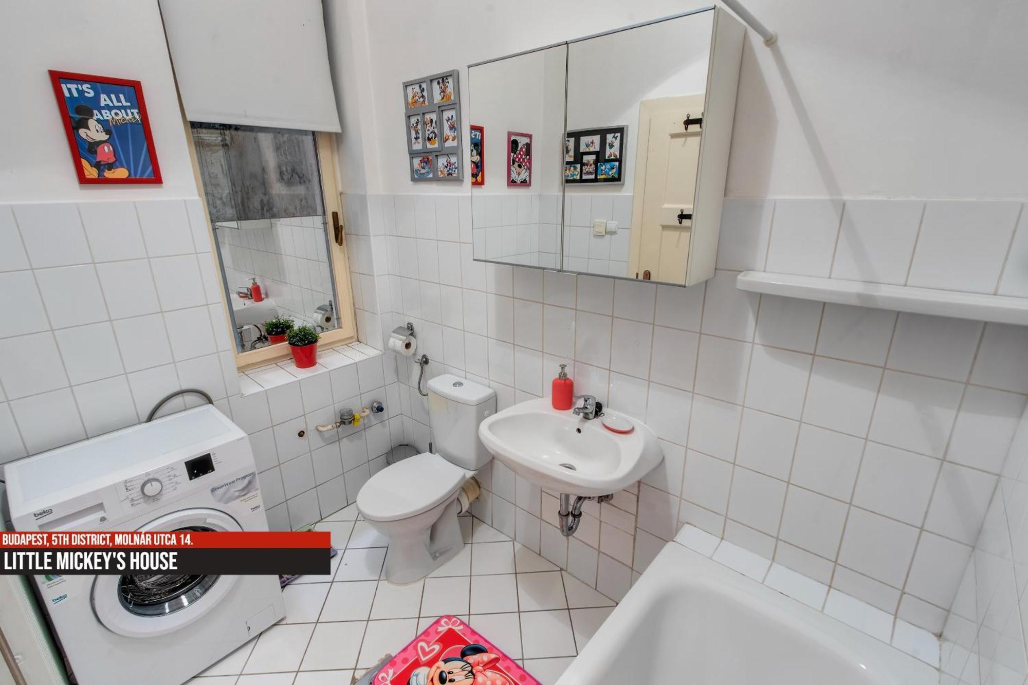 Little Americas Main Street Apartments บูดาเปสต์ ภายนอก รูปภาพ